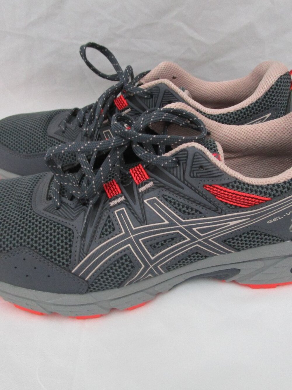 ASICS Women's Gel-Venture 8 Running Shoes Grey 9.5 preowned used excellent condi